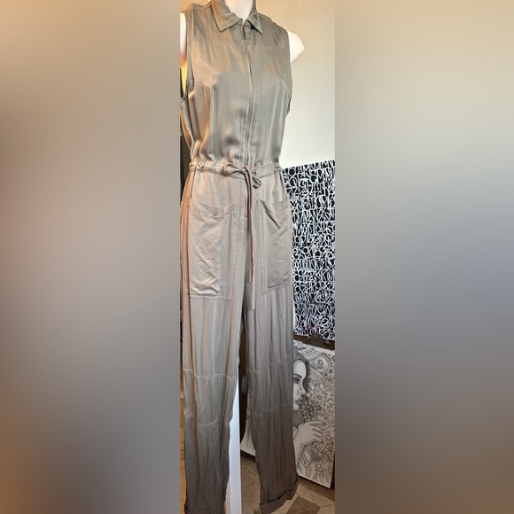 Sage Jumper🌿 - Picture 2 of 4